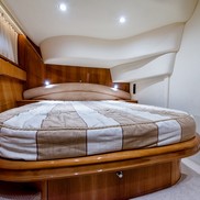 Кровать на Яхте Princess 50
