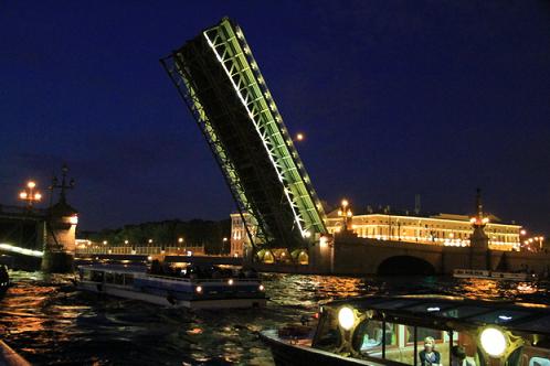 Разводной мост на выпускном.