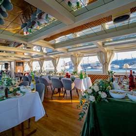 Банкет на теплоходе Чайка