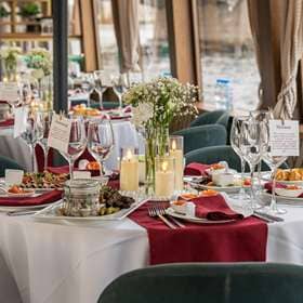 Банкет на теплоходе Амели