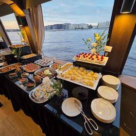 Фуршет на Теплоходе Амели