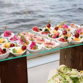 Фуршет на Теплоходе Гардемарин