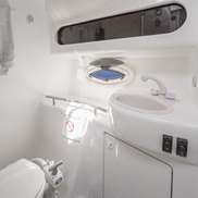 Туалет на катере Bayliner 305 