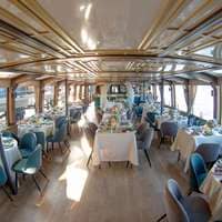 Банкет в дневное время на теплоходе Амели