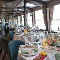 Свадебный декор на теплоходе Амели