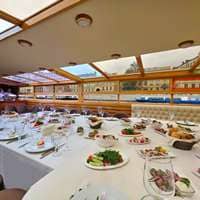 Накрытый стол на теплоходе Галактика