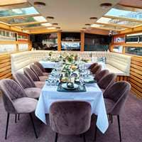 Декорированный банкетный стол на теплоходе Галактика