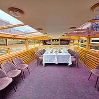 Салон с банкетом на теплоходе Галактика