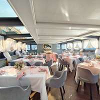 Салон Теплохода Гранд Вояж с бежевым накрытием