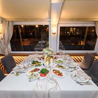 Банкетный стол на теплоходе Москва 178.