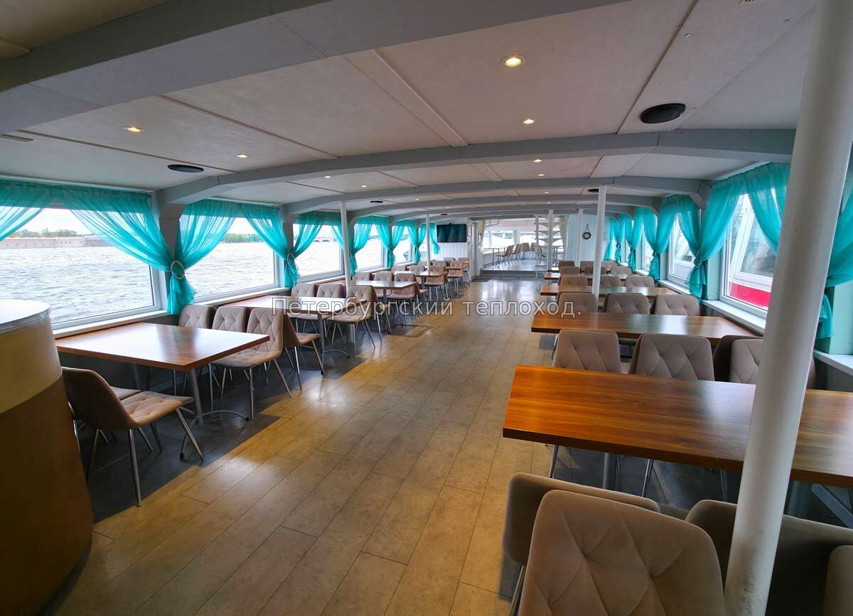 Теплоход "Москва 187" .