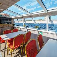 Телевизор на теплоходе Сания