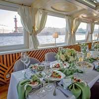 Вид на стрелку с теплохода Чайка.