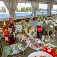 Банкет на теплоходе Чайка.