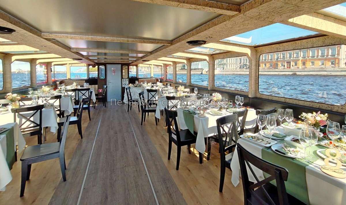 Зал на теплоходе Центурион