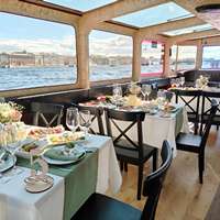 Накрытие на теплоходе Центурион