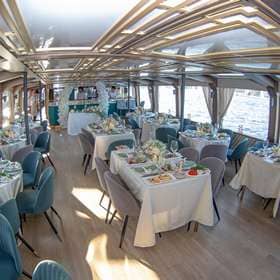 Свадебное накрытие на теплоходе Амели