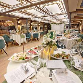 Свадебное накрытие на теплоходе Амели