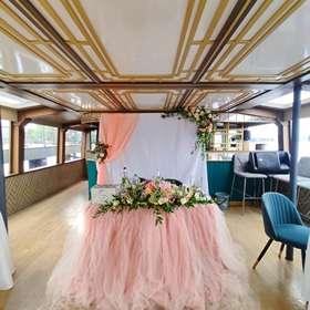 Свадебный президиум на теплоходе Амели